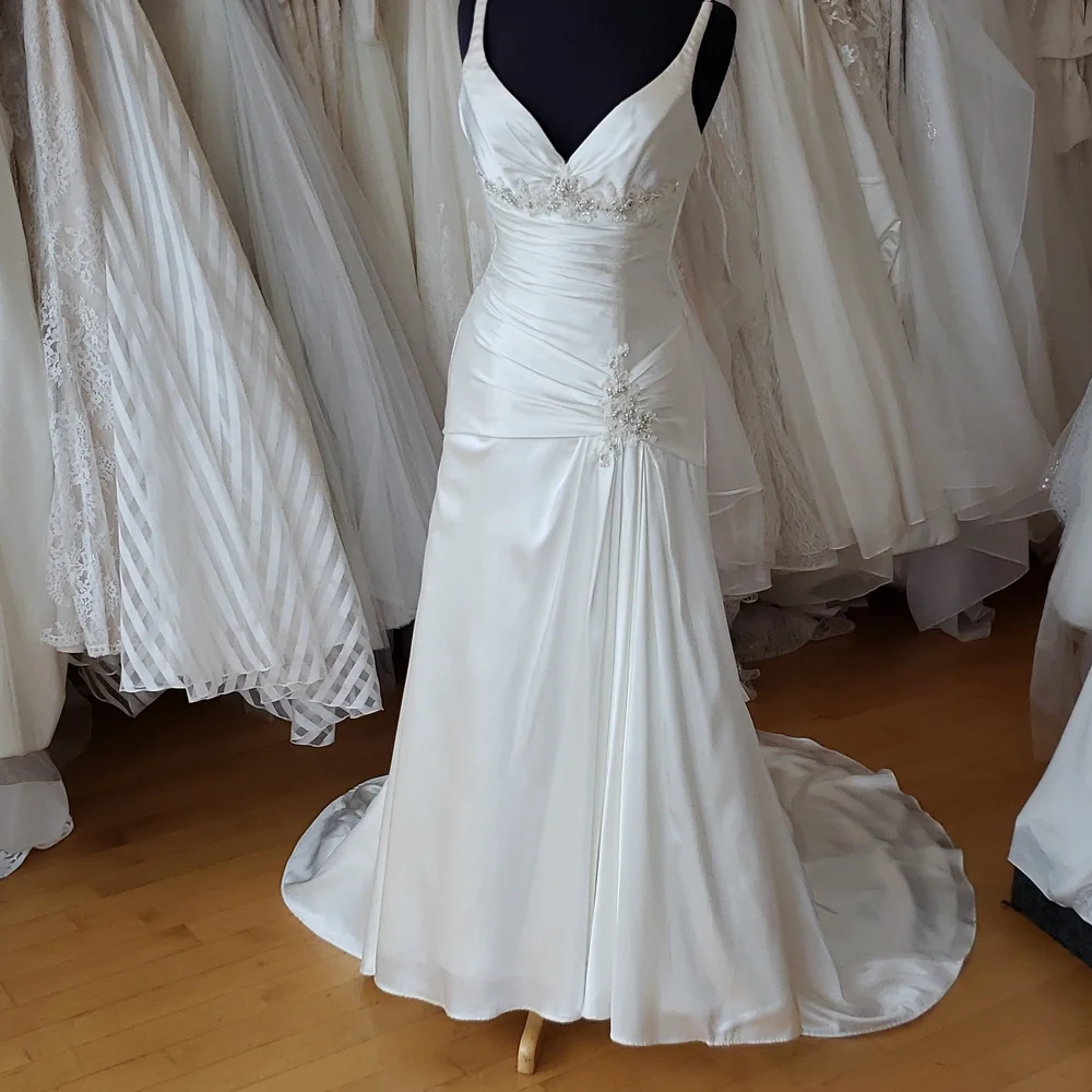 Silky satin Maggie Sottero gown - Picture 3 of 7